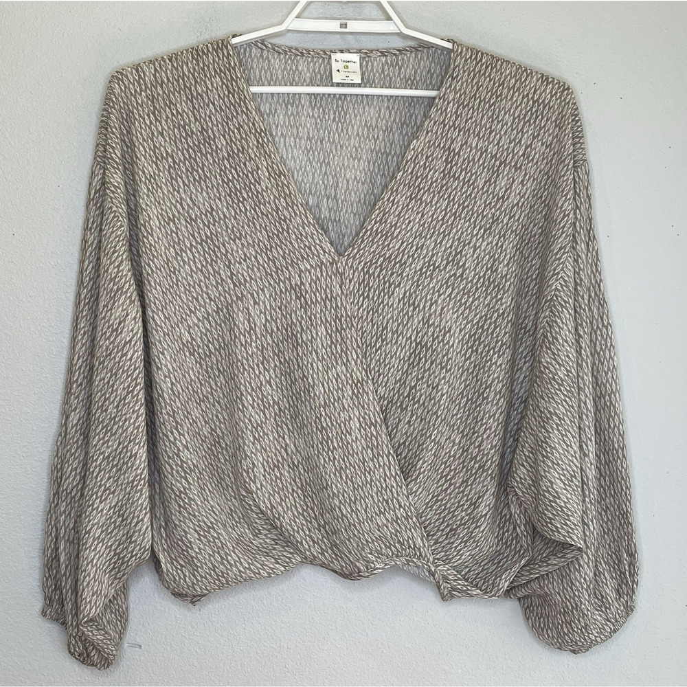 By Together Cross Over Top Womens Size‎ Medium Tan White Print Butterfly Sleeve